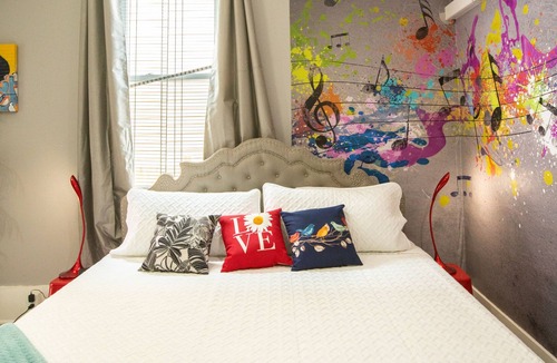 Seventh Ward Apartment | Private Artist Studio, KING Bed, Huge Patio (O)