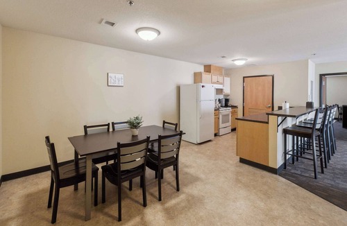 Ontario Apartment | Private Balcony & Fast WiFi Near OSU & Shopping