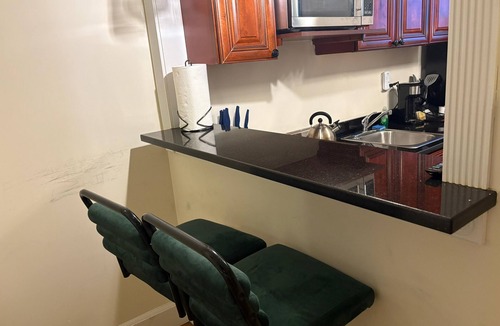 Midtown Apartment | Private Balcony Suite Near Empire State Building Herald Square