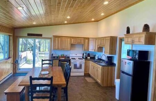 Ironwood Cabin | !Private Beach Access! ~Cozy Lake Superior Cabin