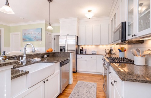 Nelscott House | Private Beach House* Hot Tub * Pool* Pets *EV