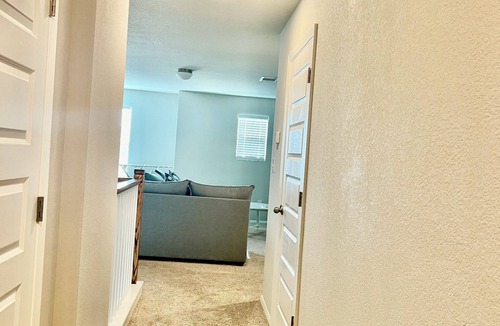 Elgin House | Private Bedroom with full shared bathroom, Elgin Texas