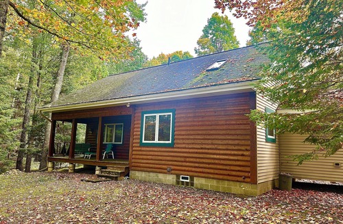 Crandon House | Private Cabin Getaway ATV Access, 5 Acres, WIFI