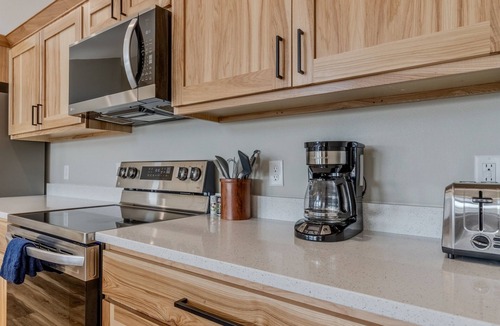 New Lisbon House | Private Chef|Sleeps 16|Beach|Games|WI Dells 28 Miles