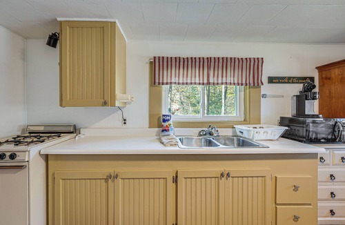Ludington Cabin | Private Community Beach! Family Cabin in Ludington