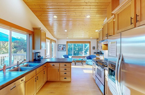 Warrenton House | Private community home with beach access, jetted tub, scenic views, & fireplaces