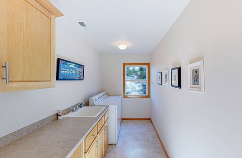 Warrenton House | Private community home with beach access, jetted tub, scenic views, & fireplaces