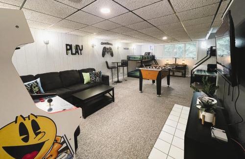 Petoskey House | Private & Convenient-Hot tub-Fire Pit-Game room!