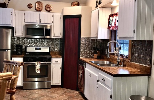 White Cloud Cottage | Private cottage on 10 acres in Manistee National Forest