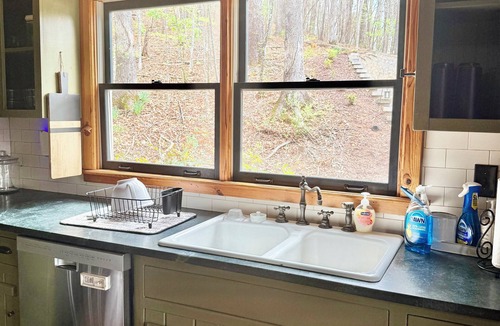 Dahlonega Cabin | Private Dahlonega Cabin Hot Tub, Fireplace, very Close to Town