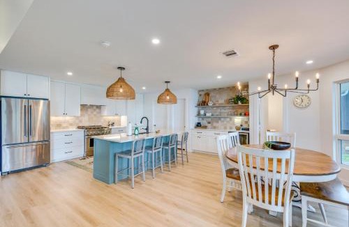 Enchanted Oaks House | Private Dock: Lakefront Enchanted Oaks Retreat