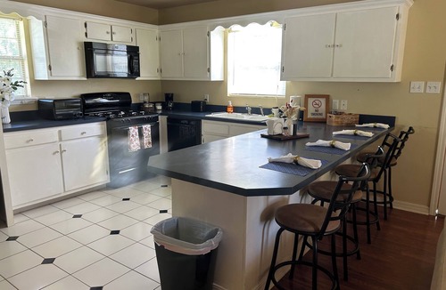 Independence House | Private home in the country with parking on site
