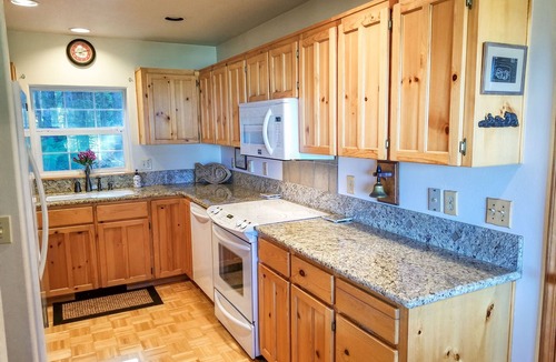 Tillamook House | Private Home in the Trees within walking distance to the Bay!