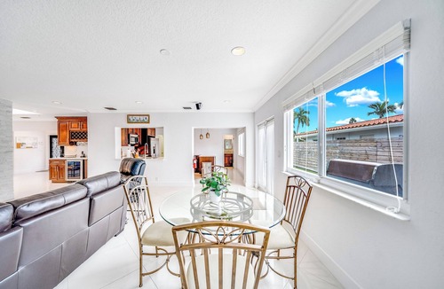 Lighthouse Point House | Private Home! Large Open Backyard+Close 2 Beach!