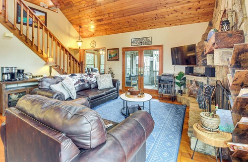 Big Canoe Cabin | Private Hot Tub, Community Perks! Big Canoe Escape
