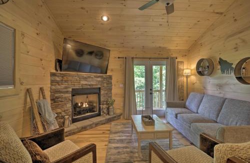 Murphy House | Private Hot Tub & EV Charger: Cozy Murphy Cabin!