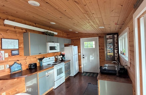 Melrose House | Private island cabin with ALL the amenities!