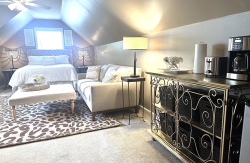Bethlehem House | Private Luxury Suite 2 Bed 1 Bath w/LR and Kitchenette! Remote Workspace