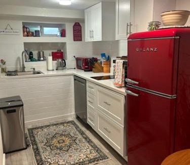 Redwood Heights Apartment | Private Oakland Hills Guest Apartment