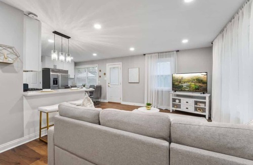 Rolling Meadows House | Private Patio w/BBQ Grill | LCP Collection