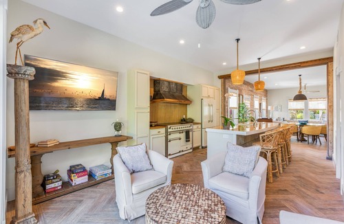 Midtown House | Private Resort Oasis