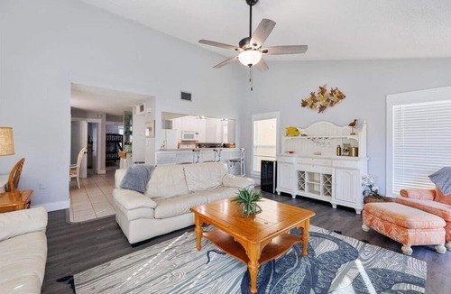 Holiday Isle Villa | Private Resort Villa Beach Service & Golf Cart Included Boat & Trailer Friendly