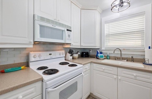 Holiday Isle Villa | Private Resort Villa Beach Service & Golf Cart Included Boat & Trailer Friendly