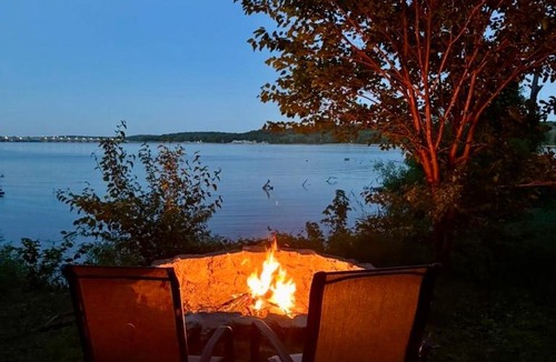 Lynn Center House | Private Riverfront Escape with Hot Tub, Fire Pit & Wildlife Views