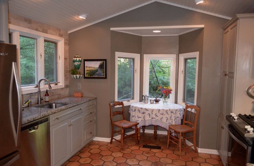 Roseland Cottage | Private Riverfront Mountain Escape, 5BR Cabin + Firepit + game room.