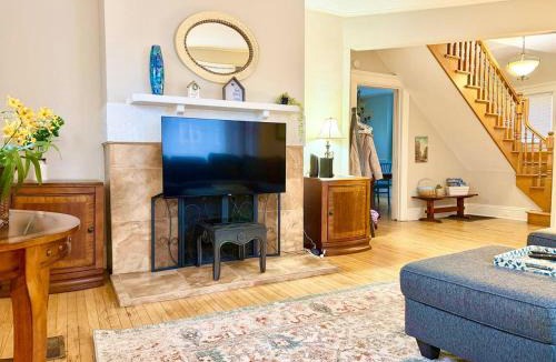 Eastside House | Private Room Near SU Dome Hospitals and Downtown