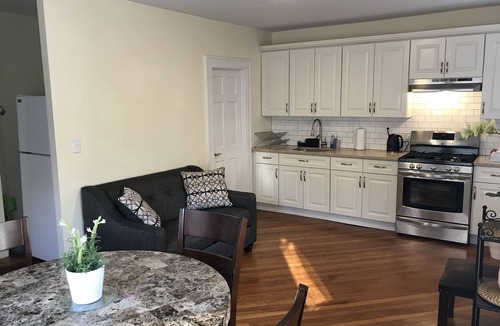 Queens House | Private room + private bathroom in Newly renovated apartment