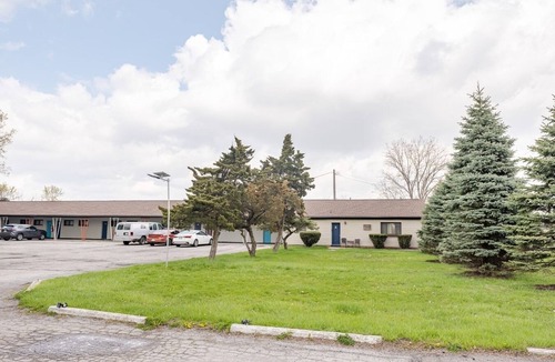 Riverview Apartment | Private Room w/Bath & Kitchen Access in Brownstown