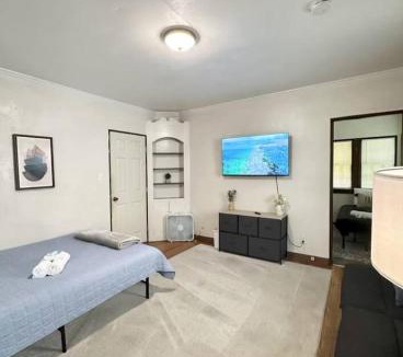 Eastside House | Private room with attached secondary Room Near SU