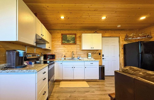 Sequim Apartment | Private, rustic 1‑bedroom suite retreat