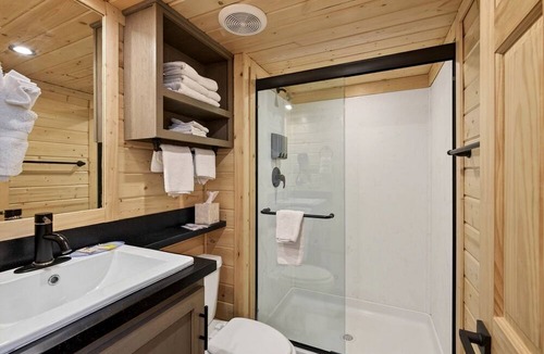 Valle Cabin | Private Rustic Chalet with Loft & Stunning Night Skies in Williams, Arizona