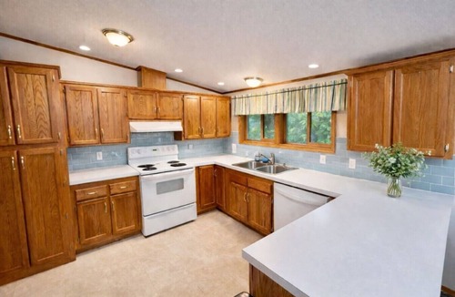 Rowleys Bay House | Private Sandy Beach Retreat on Sand Bay