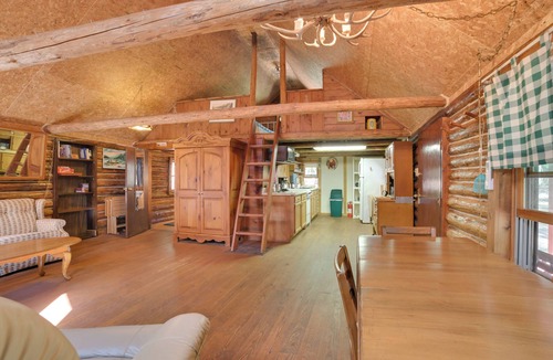 Vanderbilt Cabin | Private Sauna + Deck: Pigeon River Retreat!