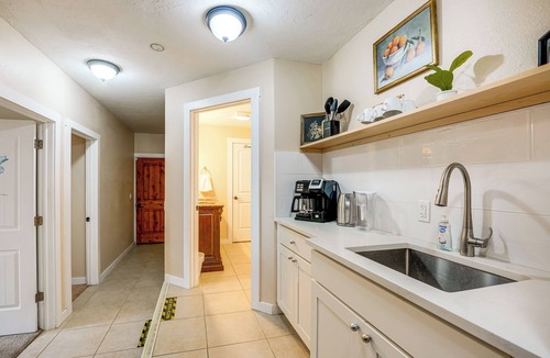 Pleasant Valley House | Private + Secluded: 2BR Vancouver Home w/Fire Pit
