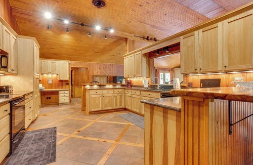 Ruffin House | Private Walterboro Estate w/Deck + Fire Pit!