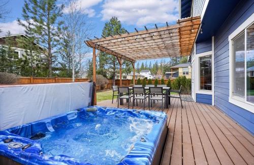 Bend House | Professionally Decorated Shevlin Home features Private Hot Tub
