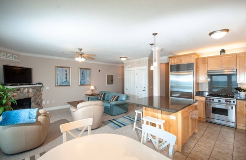 Lincoln City Condo | Promo! Third Floor Oceanfront Condo - Private Hot Tub, Free Wifi, Pool!