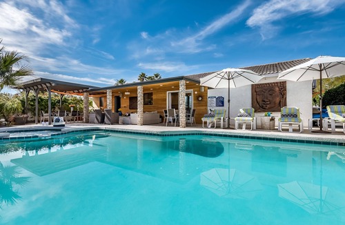 Palm Springs House | PS Murphy: Updated, Modern and Comfortable Desert Home