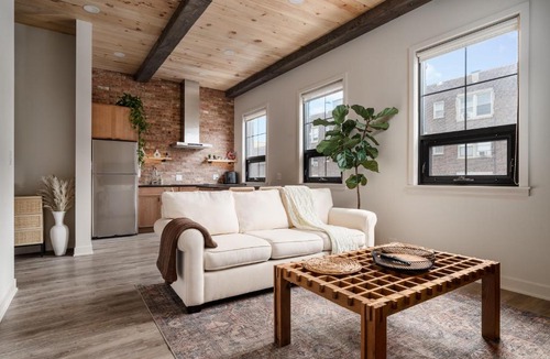 Irving Park Apartment | Pulaski Point Properties