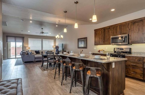 Santa Clara Condo | PVZ 82| Pool, Slides & Zion Views * Patio dining