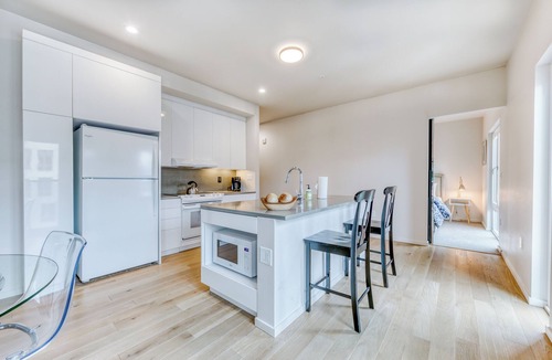 Uptown Apartment | Q21