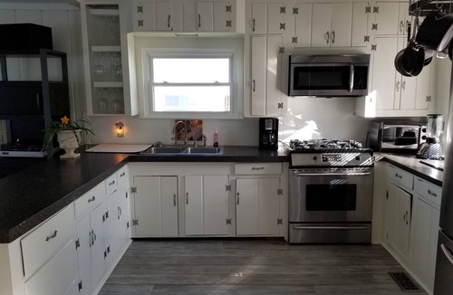 Kawkawlin Cottage | Quaint beach cottage with magnificent sunrises on Saginaw Bay/Lake Huron
