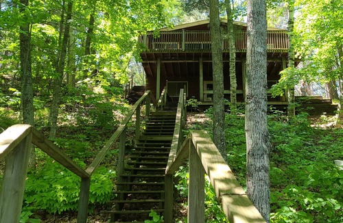 Cumberland Cabin | Quaint getaway cabin on an exclusive Northwoods lake