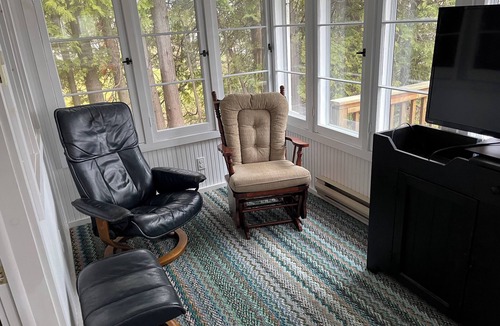 Ponshewaing Cabin | Quaint Log Cabin on Crooked Lake