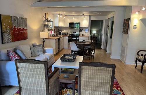 Mandeville Cottage | Quaint private cottage in the heart of Mandeville offers a quiet retreat.