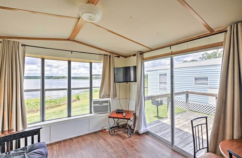 Silver Springs Cabin | Quaint Silver Springs Cabin w/Direct Lake Access!